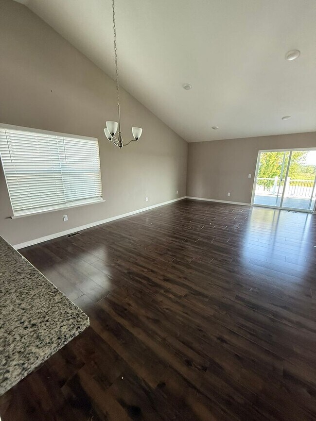 Building Photo - Spacious 4?BD | 2?BA Home with Finished Lo...