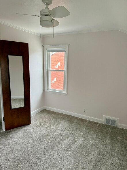 Building Photo - 618 N 104th St