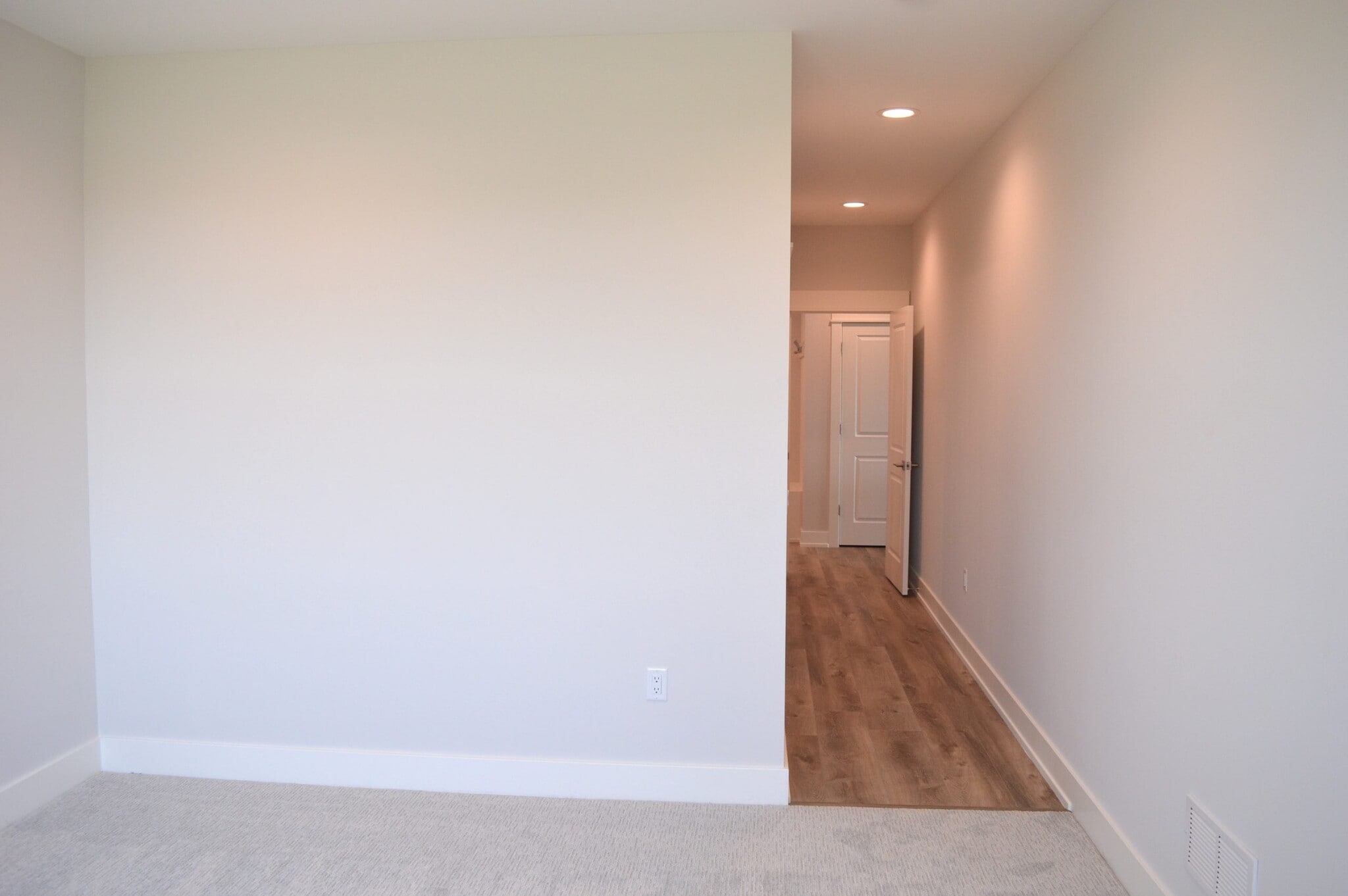 Building Photo - 219 3rd Ave