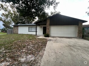 Building Photo - Charming and Spacious 3 Bedroom 2 Bath Hom...