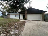 Building Photo - Charming and Spacious 3 Bedroom 2 Bath Hom...