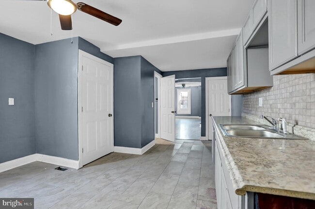 Building Photo - 426 N Belnord Ave