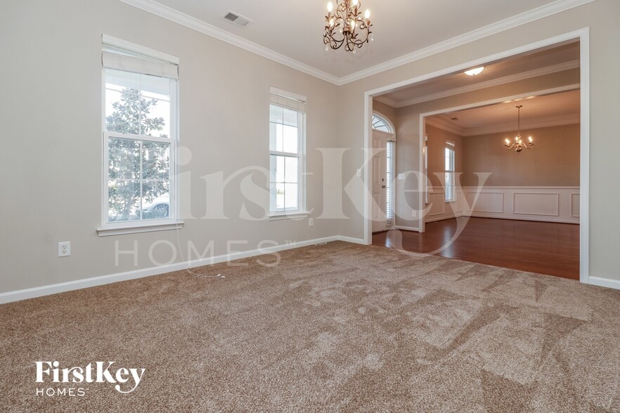 Building Photo - 519 Chaff Ln