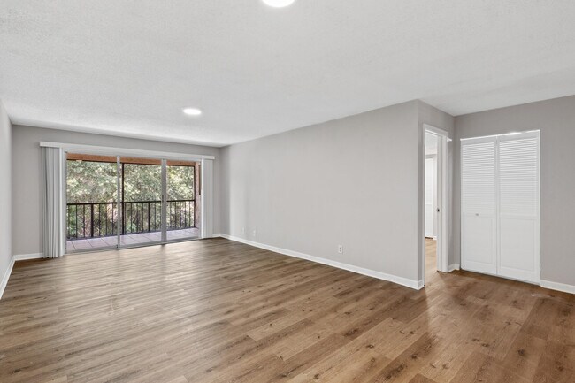 Building Photo - 2700 Coral Springs Dr