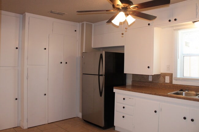 Building Photo - PRE -LEASING FOR AUGUST ! 4 Bedroom/2 bath House 1.5 Miles from Texas Tech