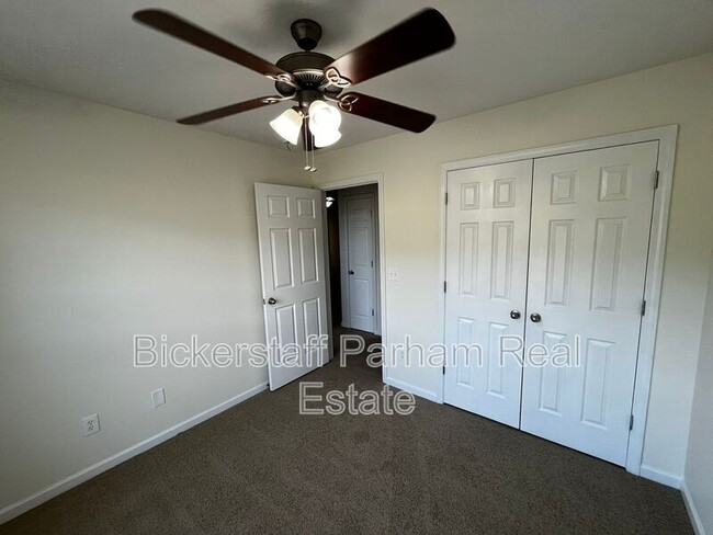 Building Photo - 20 Redwood Dr