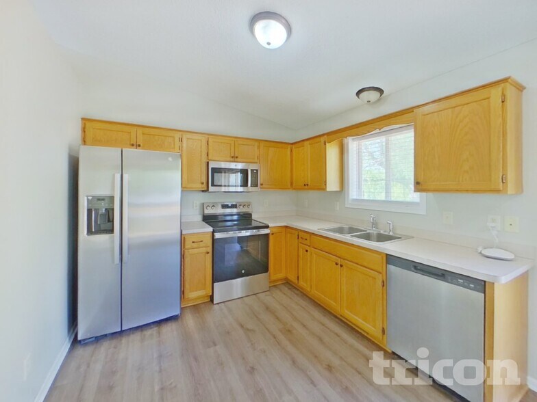 Building Photo - 407 Wagon Wheel Cir