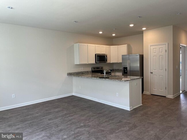 Building Photo - 258 Baker Dr