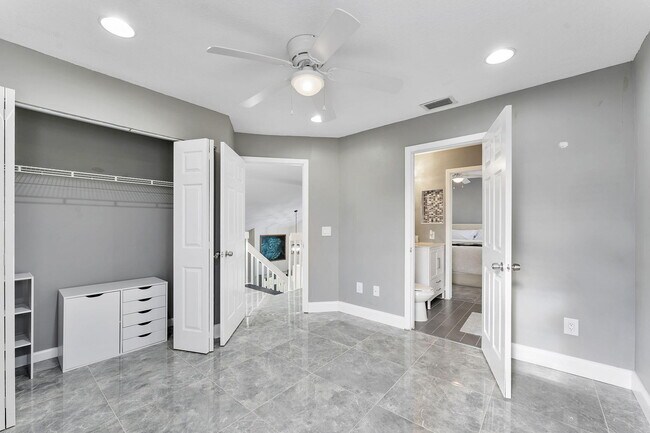 Building Photo - 8103 Covington Ct