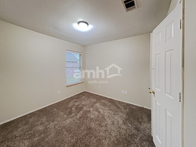 Building Photo - 2809 Mitchell Ln