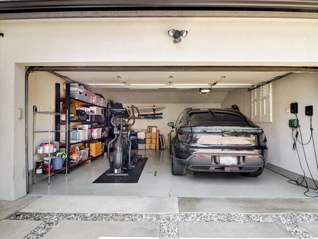 Building Photo - 5437 Coolidge Ave