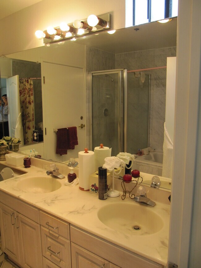 5 - 8558 Chalmers Dr