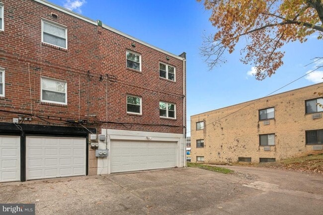 Building Photo - 2702 Cranston Rd