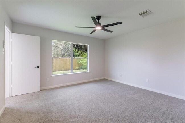 Building Photo - 16711 Hollow Ridge Dr