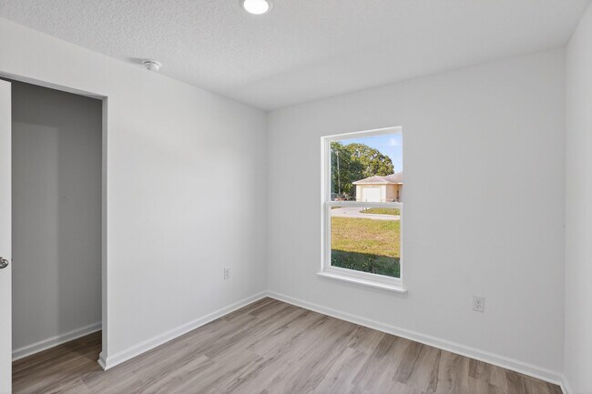 Building Photo - 1115 F Ave