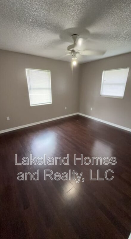 Building Photo - 5608 Lake Fox Cir