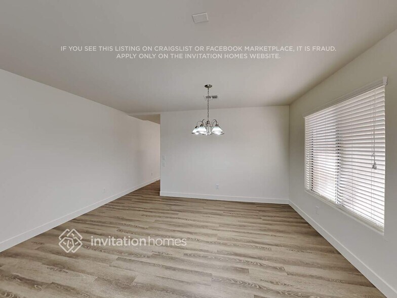 Building Photo - 13737 W Solano Dr