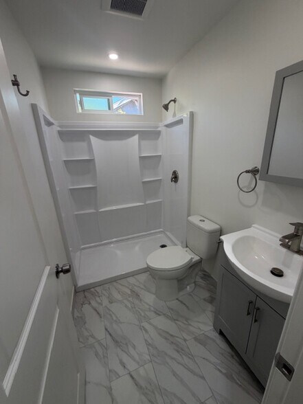 Building Photo - 4131 W 107th St