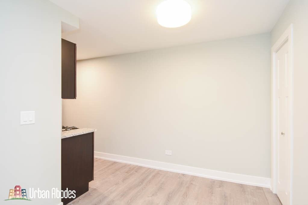 Building Photo - 456 W Barry Ave