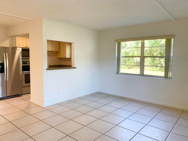 Building Photo - 39 Sussex B