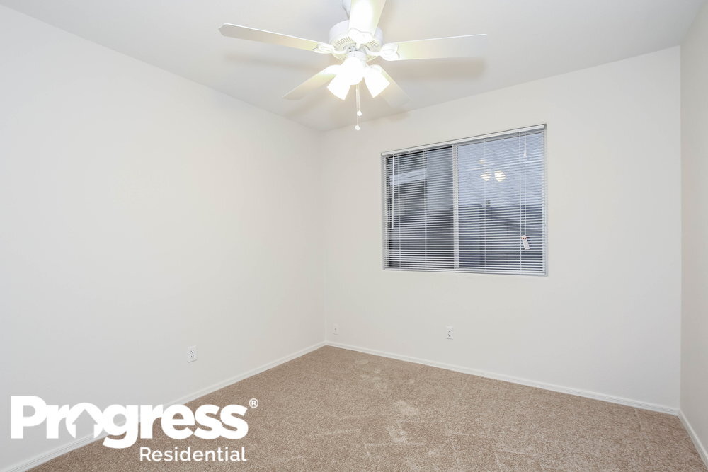 Building Photo - 8547 W Laurel Ln