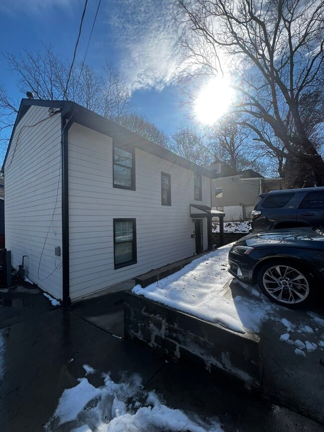 Building Photo - 1051 Curran St NW