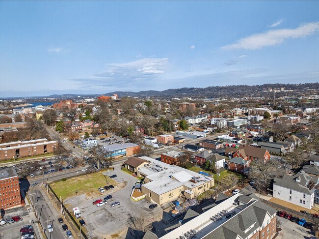 Building Photo - 823 McCallie Ave