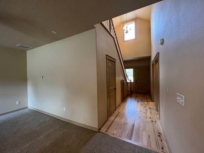 Building Photo - 1273 W Ann Taylor St