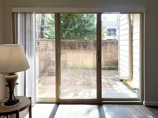 Building Photo - 1922 Augusta Dr