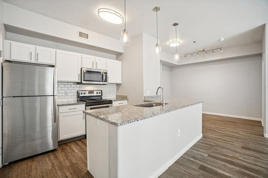 Building Photo - Altitude on Fifth