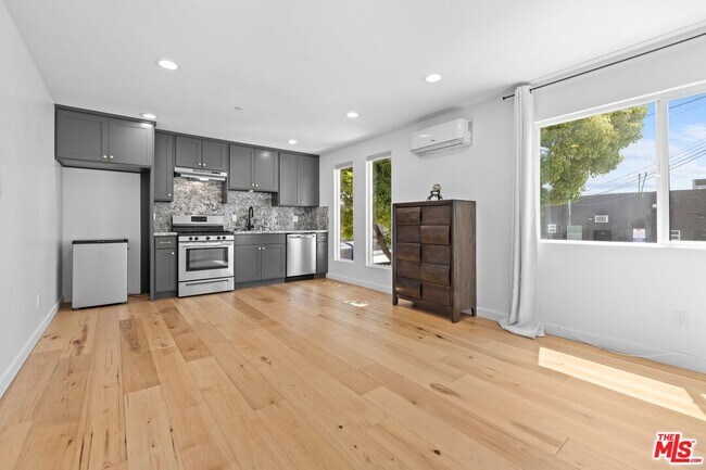 Building Photo - 3170 Glenmanor Pl