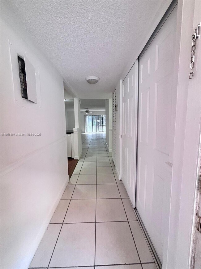 Building Photo - 430 Commodore Dr