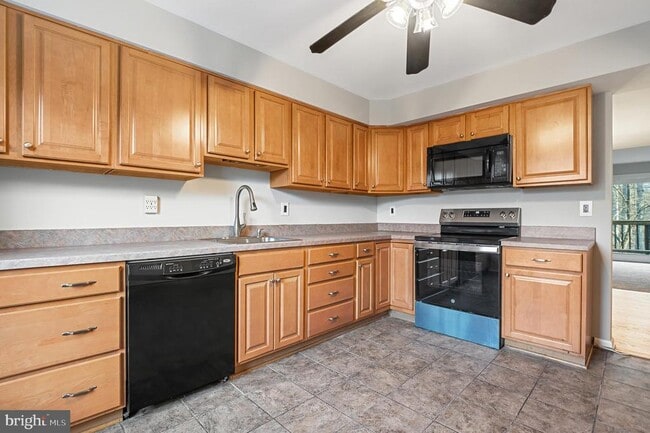 Building Photo - 10661 High Beam Ct