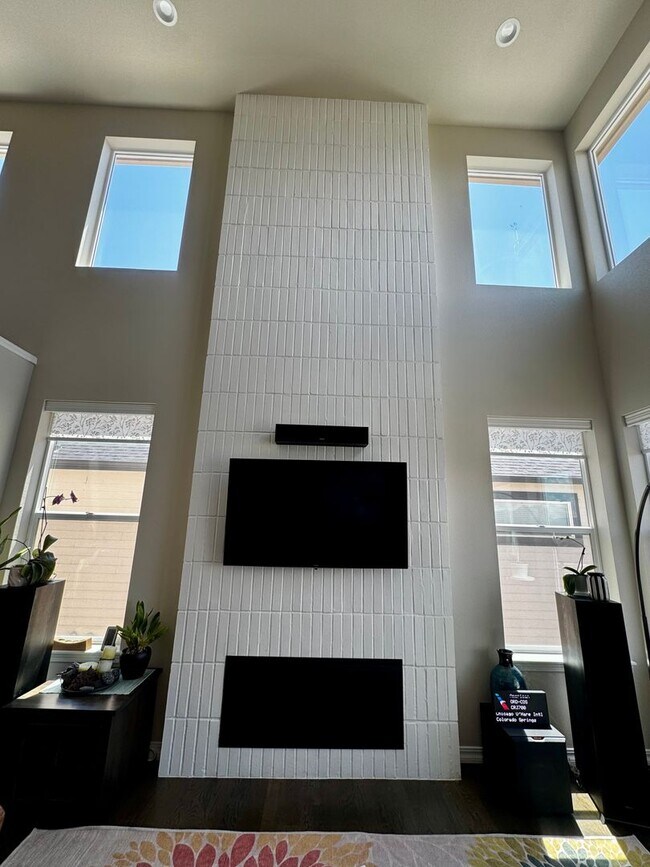 Building Photo - Stunning 5 Bedroom Home in Cordera with access to Community center with pool