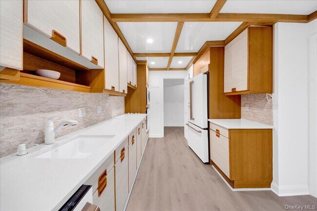 Building Photo - 500 High Point Dr