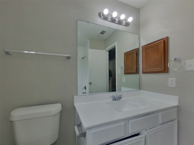 Building Photo - 5603 Rivertree Ln