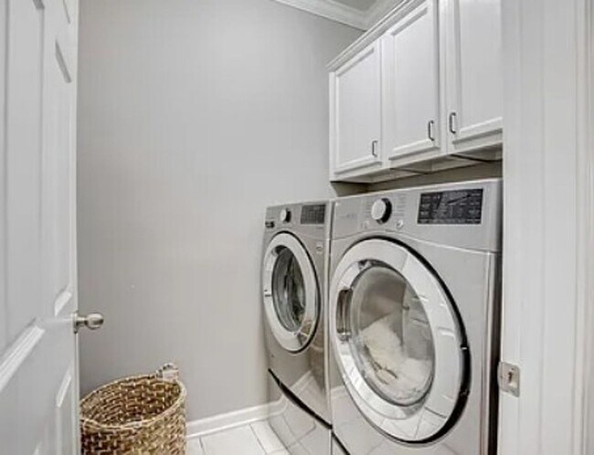Building Photo - Spring Hill Gem! 3BR Home w/ Patio, Fire P...