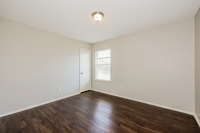 Building Photo - 2602 Pioneer Ln