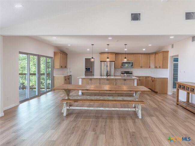Building Photo - 268 White Oak Dr