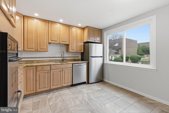 Building Photo - 2816 Woodbridge Rd