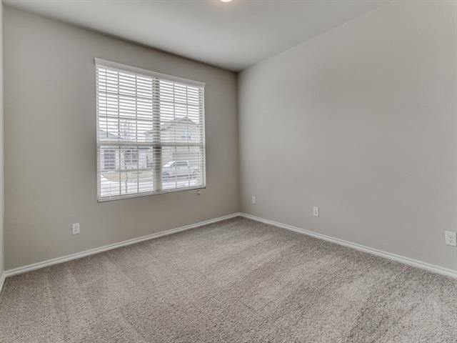Building Photo - 920 Ravenwood Ln