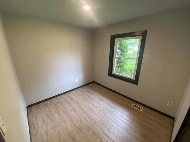 Building Photo - 908 Shasta Dr
