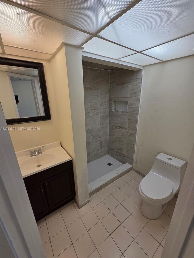 Building Photo - 8051 S Colony Cir