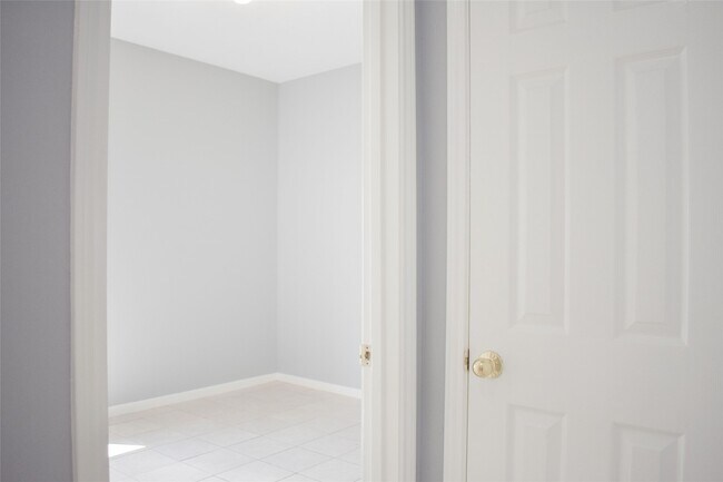 Building Photo - 1006 Addison Park Ln