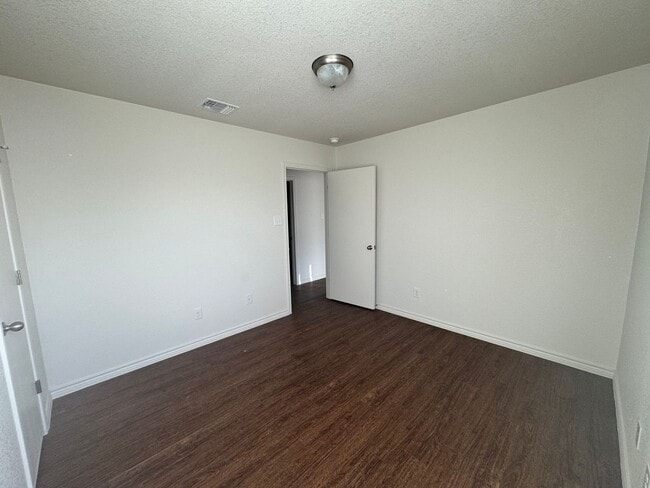 Building Photo - 1537 Justin Lp