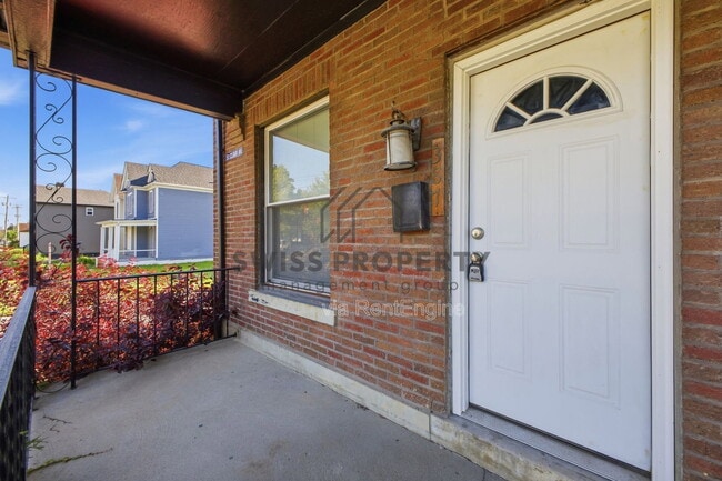 Building Photo - 391 St Clair Ave