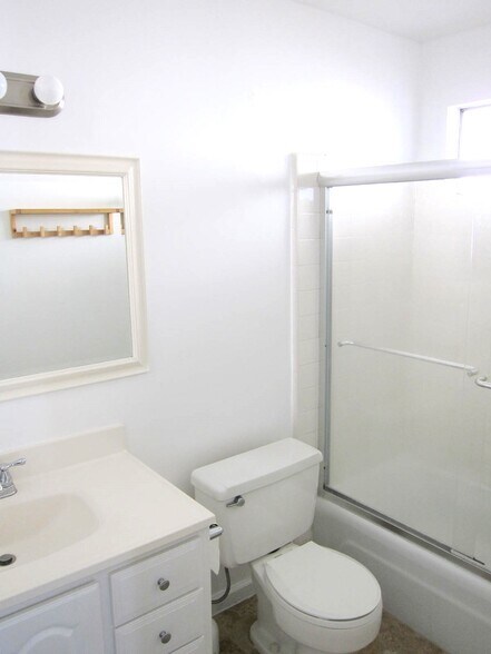Bathroom - 3813 Huron Ave