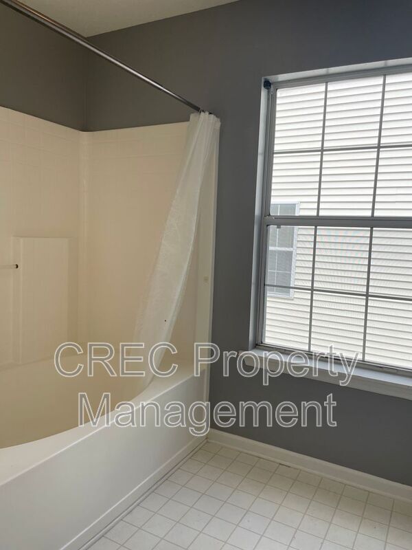 Building Photo - 204 2 Pond Loop