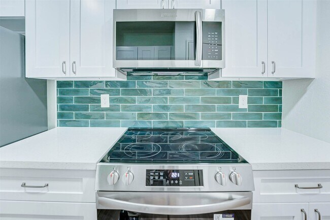 Building Photo - 7555 Katy Fwy