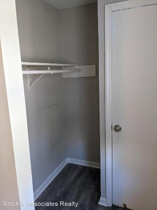 Building Photo - 1 br, 1 bath House - 909 East David Street...